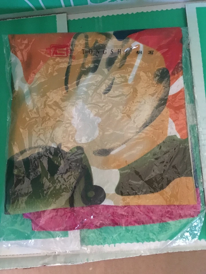 Bufanda de seda Tongshi COLORES ARCO IRIS 8 x 64 pulgadas Foto 2 de 4