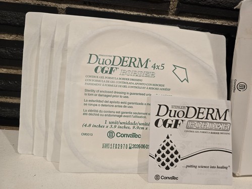 Duoderm 187973 Hydrocolloid Dressing. Box of 4 - Picture 2 of 4