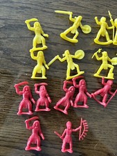 Lot of 21 Indians Playset - Red  Yellow