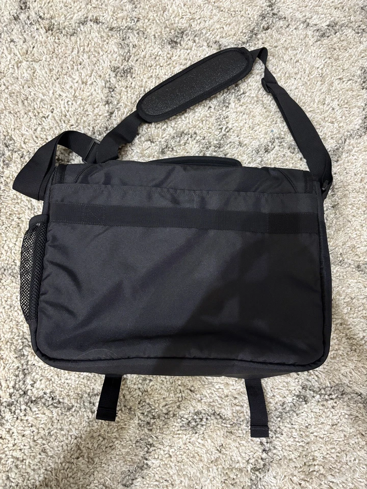 Bolso Mensajero para Laptop OGIO Negro Correa Ajustable Bolsillos Acolchados Viaje Usado en Excelente Condición Foto 2 de 4