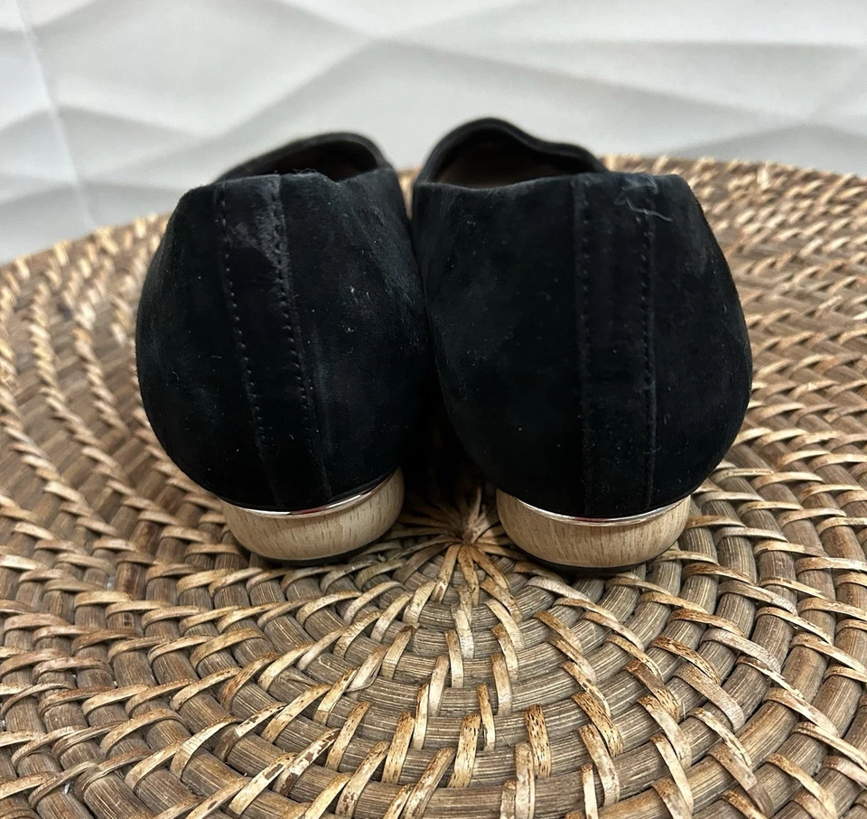Zapatos de salón Zara para mujer talla 38 negros de gamuza tacón bajo punta plana tacón de madera dorado Foto 4 de 4