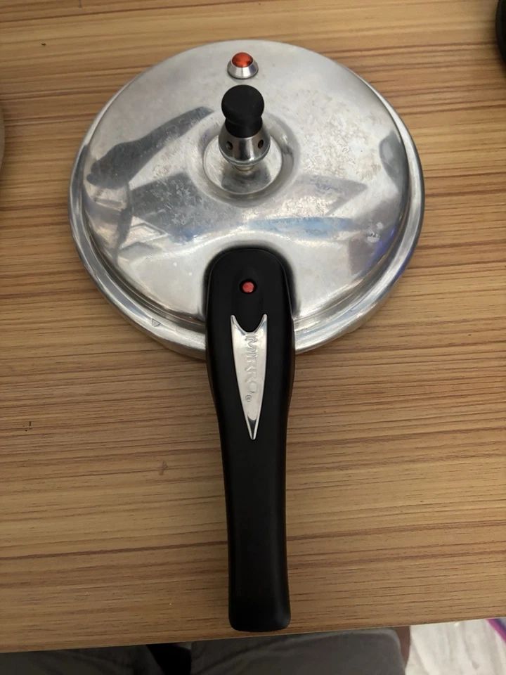 Utensilios de cocina para olla a presión Mirro 92160A de aluminio pulido de 10 PSI, 6 cuartos de galón, plateados Foto 3 de 4