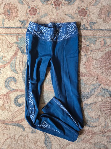 Oiselle Blue Tights with Kaleidescope Waist and Side Pattern Size 4