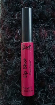 Sleek  ''Lip Shot Gloss Impact''  Fb.  1183 Dressed To Kill  7,5 ml  Neu!