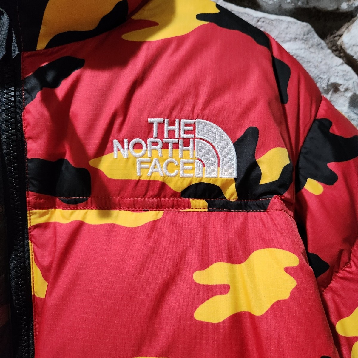 Supreme x The North Face Split Nuptse Jacket Woodland Camo Supreme x The North Face Split Nuptse Jacket Woodland Camo