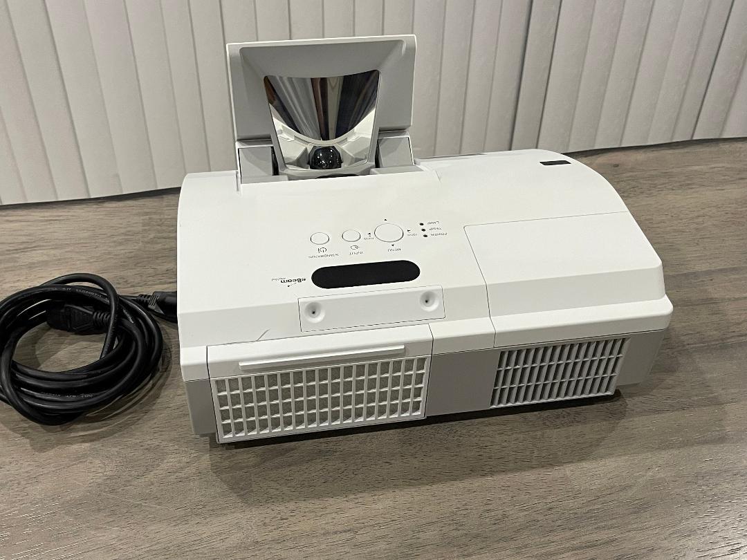 Hitachi BZ-1 2500 Lumens 1280 x 800 WXGA 2000:1 LCD Projector