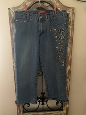 Cosmopolitan Jeanswear Blue Denim Capri Embroidery and Embellished Size 6