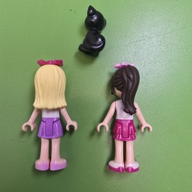 LEGO Friends: Heartlake Cupcake Cafe (41119) Complete W/ Minifigs, Inst. & Box!