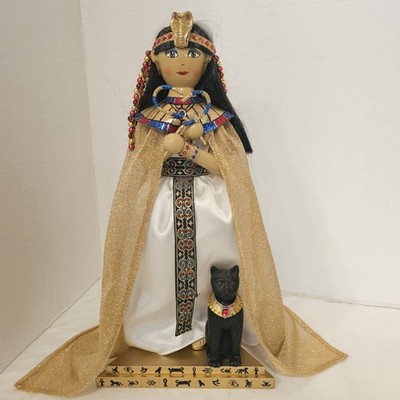 2005 Nutcracker Village 14'' Tall Egyptian Queen Cleopatra w Black Cat No Box