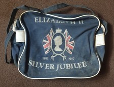 VINTAGE QUEENS SILVER JUBILEE 1977 BAG HOLDALL CARRIER SHOULDER BLUE CANVAS