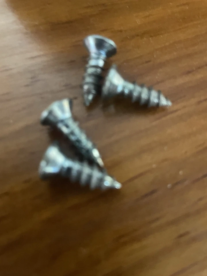 Lote de parafusos (4) Toyota Echo cinza para viseira solar 2001-2005 bom estado - Imagem 2 de 2