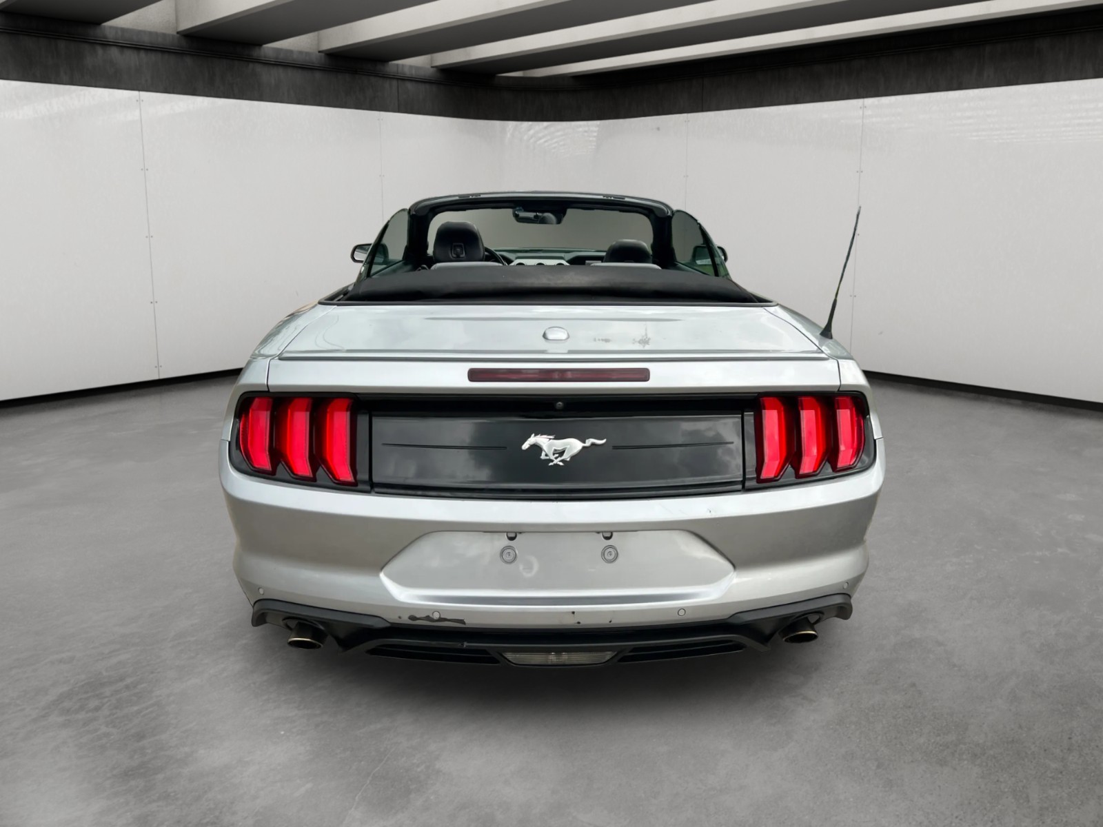 Ford Mustang - Image 7