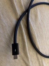 Apple Thunderbolt 4 USB  C Pro Cable 1 m ..Preowned