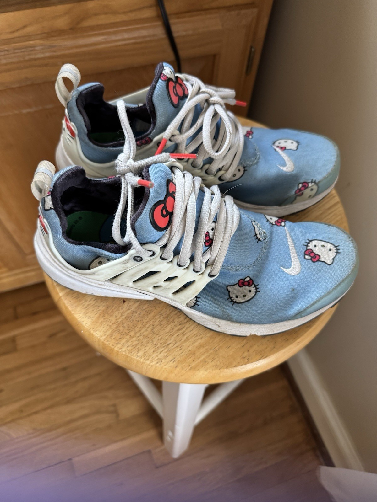 Hello Kitty Nike shoes Size 6