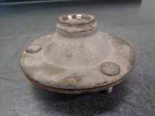 1985 85 YAMAHA 225 DX 225DX 3 THREE WHEELER BODY AXLE HUB MOUNT SUPPORT