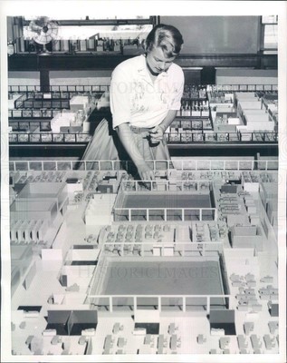 1956 Press Photo Hartford CT Kerry Hallpen CT General Life