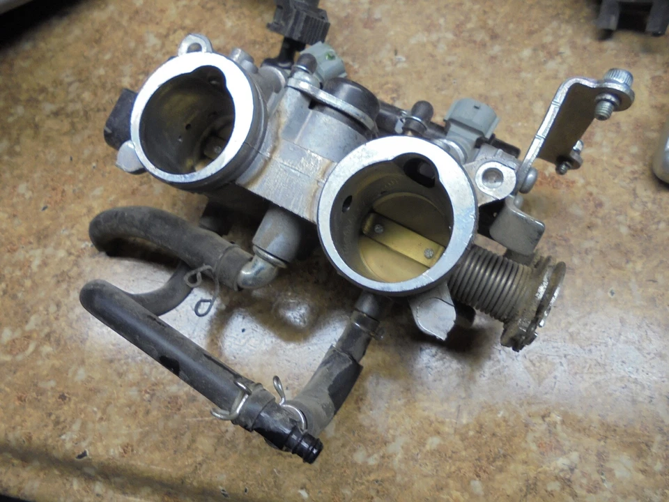 Yamaha YZFR3 YZF R3 YZFR 300 R300 2017 carrocería del acelerador de admisión de gasolina 2016 Foto 3 de 4