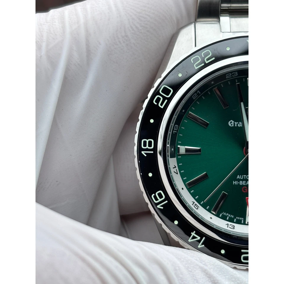 Seiko NH34 MOD Watch 44mm Automatic GMT Green Dial 24hr Black Sapphire Bezel - Image 4 of 4