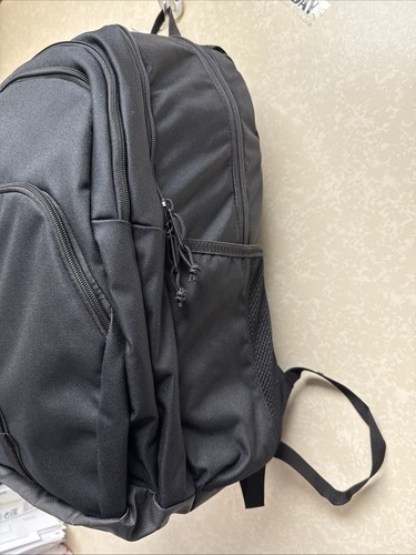 Mochila Excel, Bolso Deportivo Grande Duradero para Laptop, Negro/Dorado Metálico/Negro $80 - Imagen 3 de 15