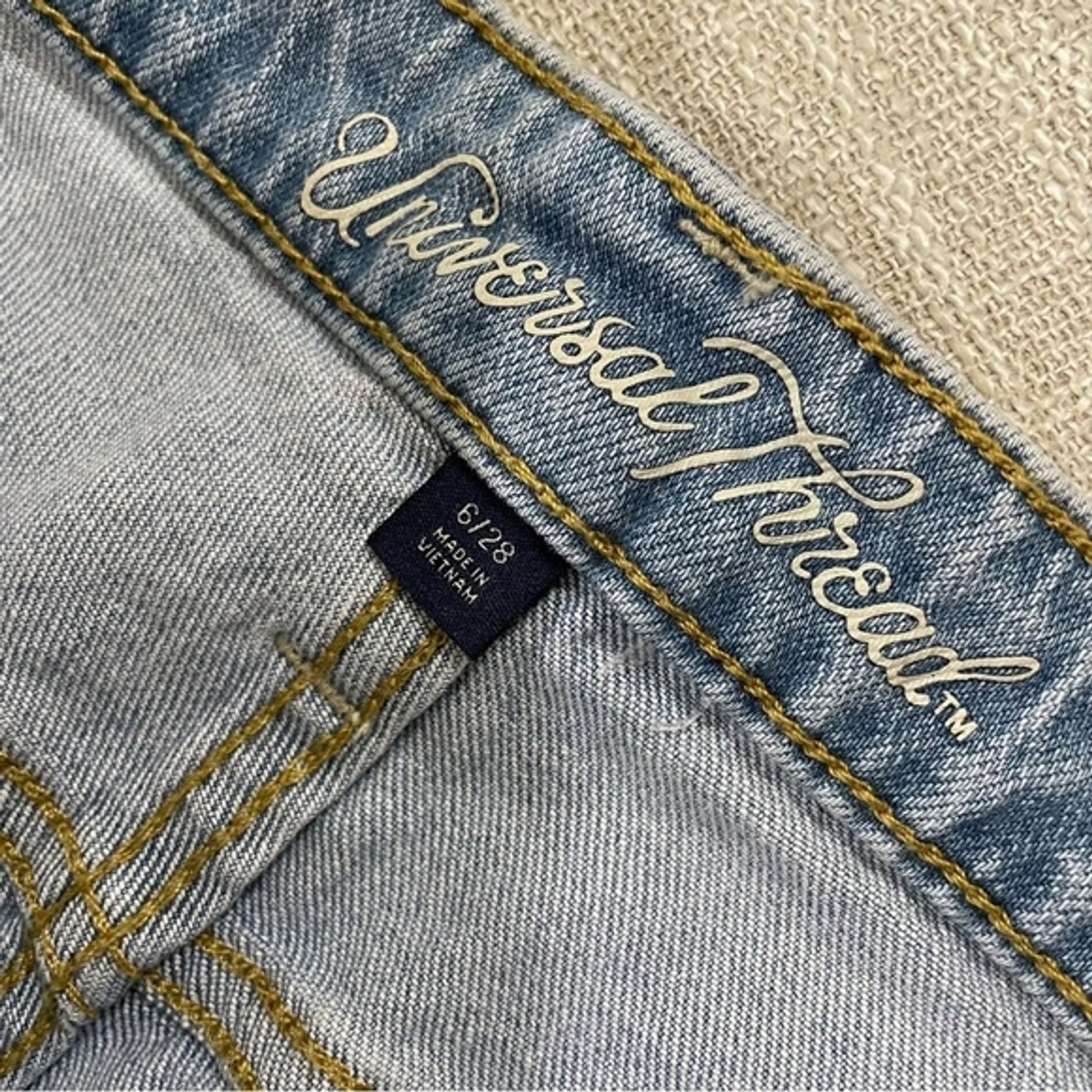 Universal Thread Light Wash Cotton Boyfriend Cuto… - image 4