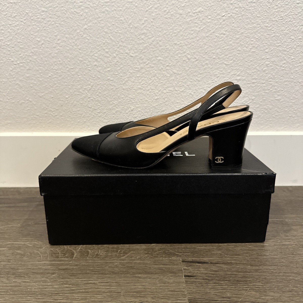 Size 38.5 CHANEL Goatskin Grosgrain Cap Toe CC Slingback Pumps