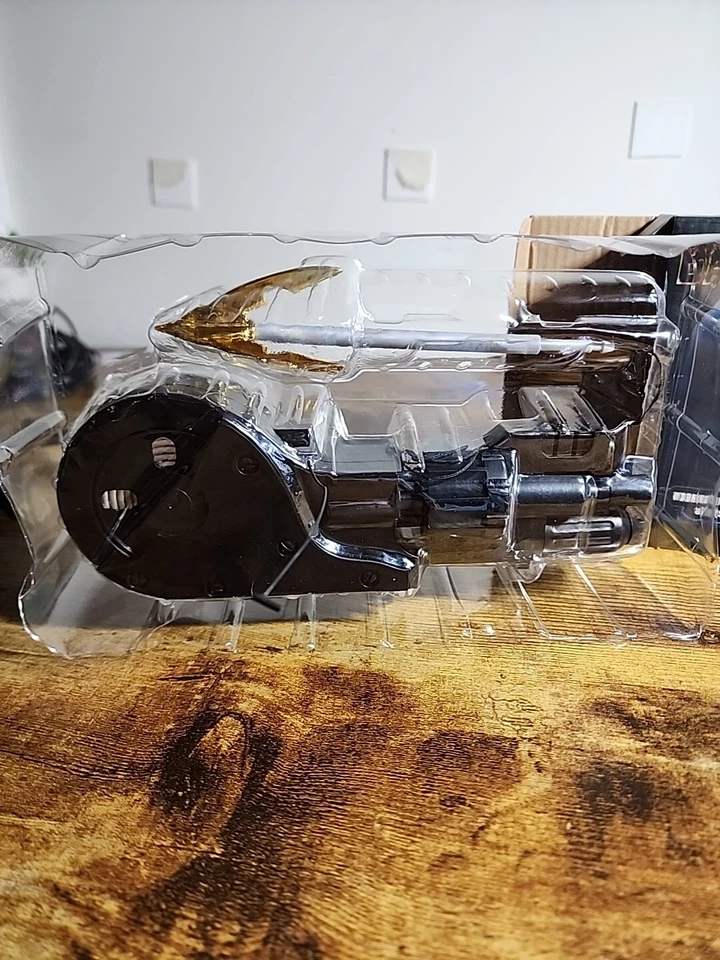 De colección Batman 1989 Neca Toys Grapnel Launcher Réplica Foto 3 de 4