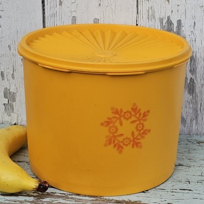 Vintage Tupperware 1 Gallon Servalier Maize w Orange Badge