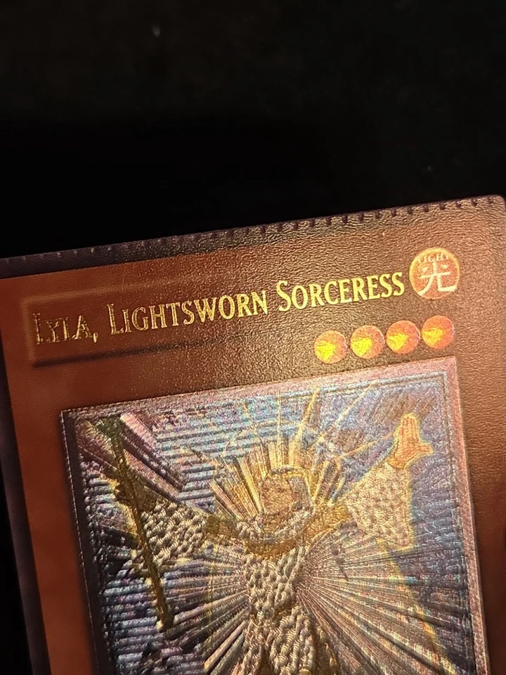 *Misprint* Lyla, Lightsworn Sorceress - LODT-EN019 - Ultimate Rare Crimped - Image 2 of 3