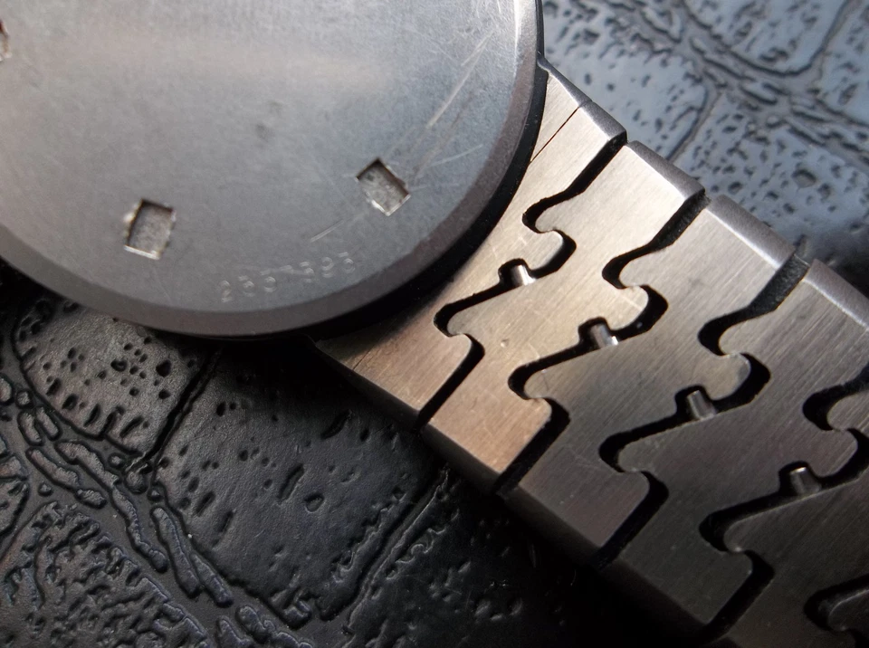 IWC Porshe Desing Titan Swiss Made Quarzuhr 30mm - Bild 4 von 4