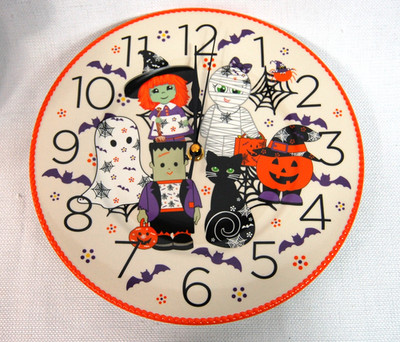 New in Box Temptations by Tara Boofetti Friends Halloween Wall Clock 10'' 