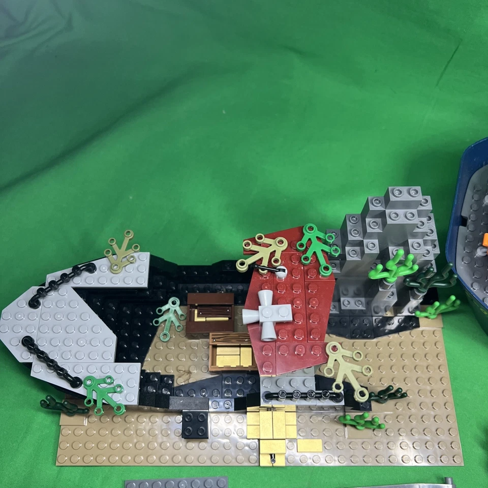 Lego City Deep Sea Exploration Vessel Set 60095 - Image 4 of 4