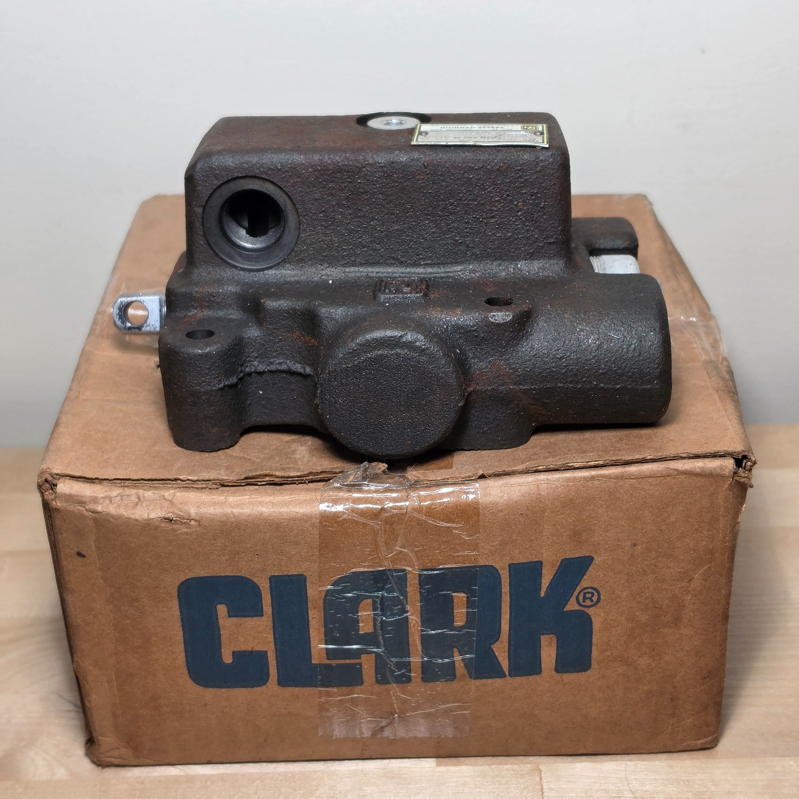 Parker Clark 2343270 Auxiliary Hydraulic Valve Fits Clark Forklift 2RLR VDP20