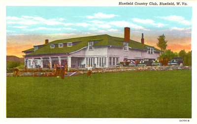 VTG 1932 BLUEFIELD WV Postcard BLUEFIELD COUNTRY CLUB GOLFERS PUTTING Mint