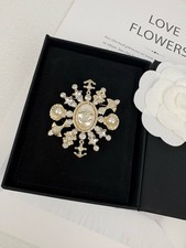 Flower pearl rhinestone enamel electroplated brooch 9 style 