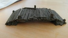 Kleine detaillierte braune niedrige Holzbrücke aus Resin im Maßstab 1:35 für Diorama/Layout usw.