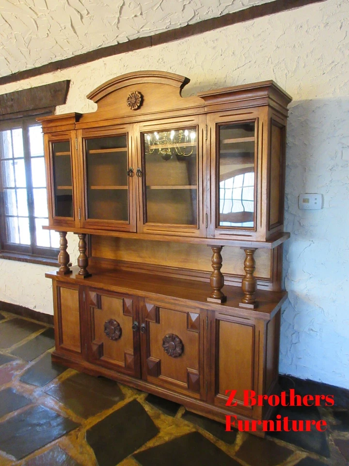 Aparador de comedor vintage de estilo morisco español Foto 2 de 4