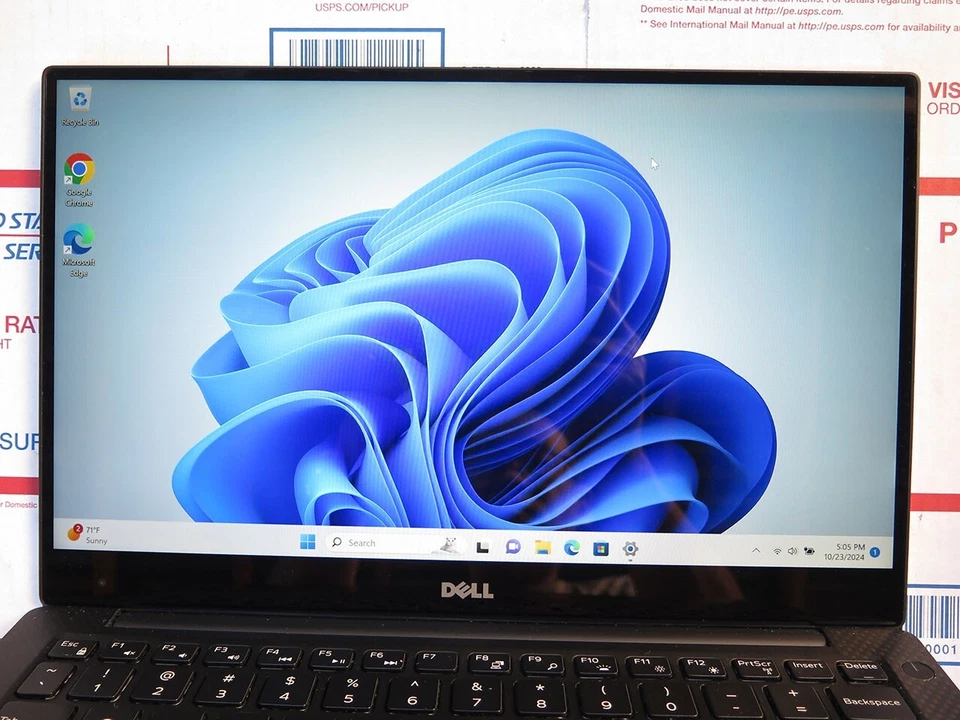 13.3" Dell XPS 13 9360 Laptop i5-8250U 1.60GHz 8GB RAM 128GB SSD touch screen - Image 3 of 4