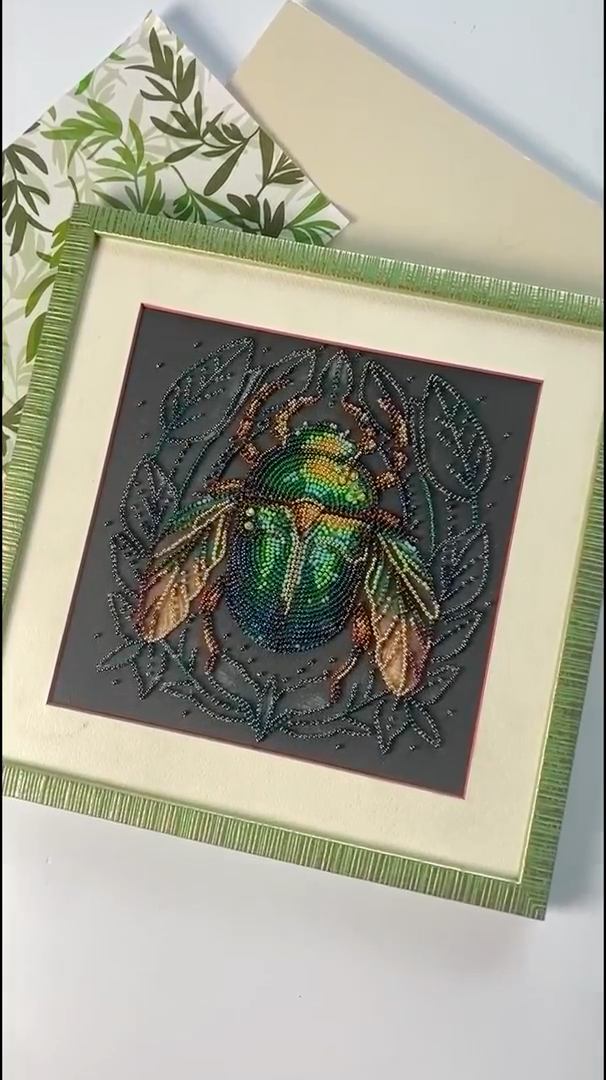Abrioページ Abris Art Mid-sized bead embroidery kit - Emerald beetle AMB-105