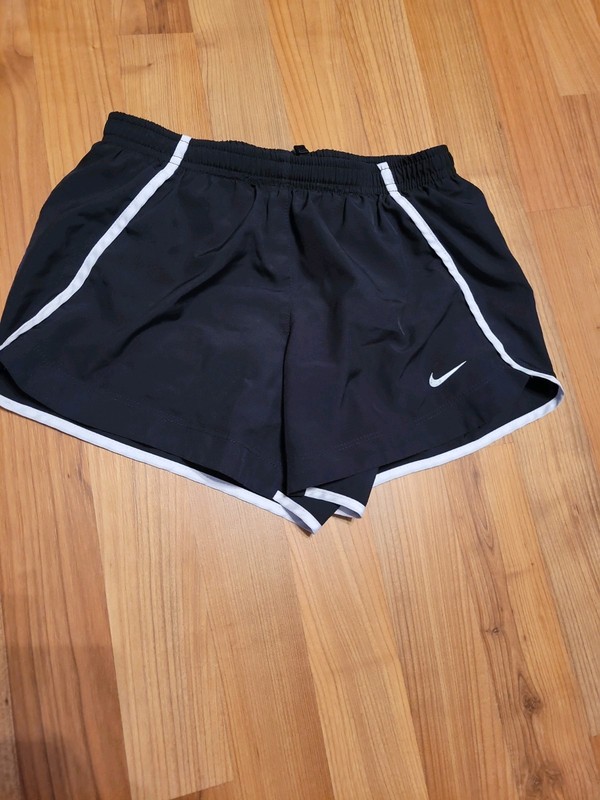 Nike Dri Fit Girls Shorts, Size Medium, Includes Liner