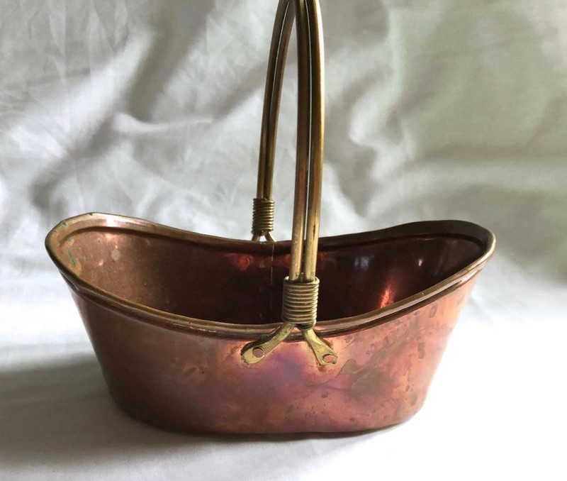 VINTAGE HAMMERED COPPER DECORATIVE 7" HIGH BASKET