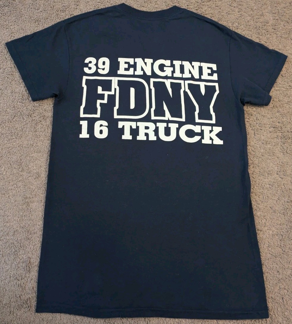 FDNY Manhattan Upper East Side Engine 39 Ladder 16 Blue T-Shirt Men's Small