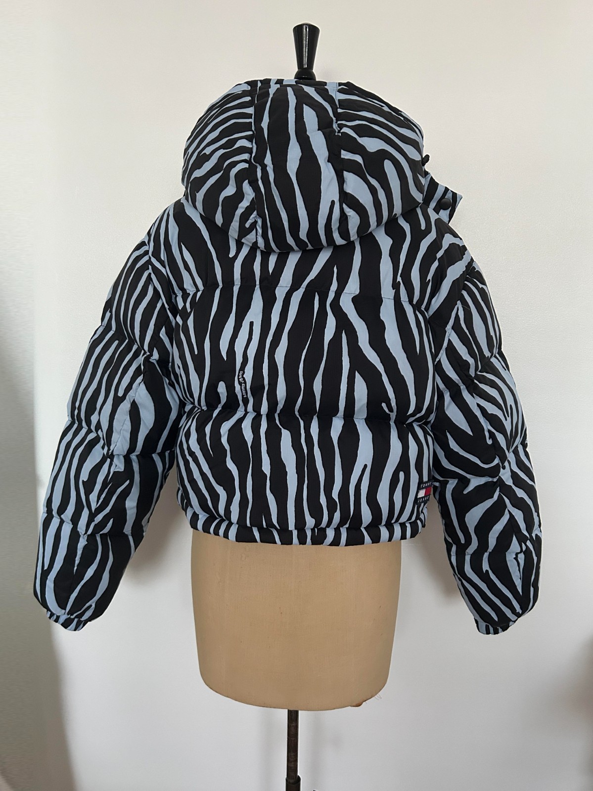 SOLD OUT tommy jeans zebra puffer jacket image 5