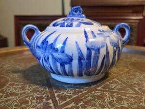 Meiji Period Porcelain Sugar Bowl Blue Iris Gorodayu Go Shonzui Hizen Japan