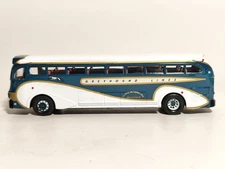1:50 Corgi Greyhound Lines GM Silversides Bus Coach M-3898 Chicago