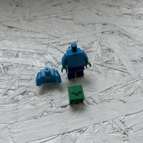LEGO Minecraft Zombie Villager Minifigure 21123 W/ Extra Shirt Minifig Excellent