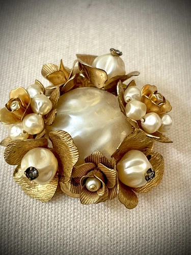Miriam Haskell  Early Piece ✅Large Baroque Pearl ✅ Brooch Pin Gold Tone Metal