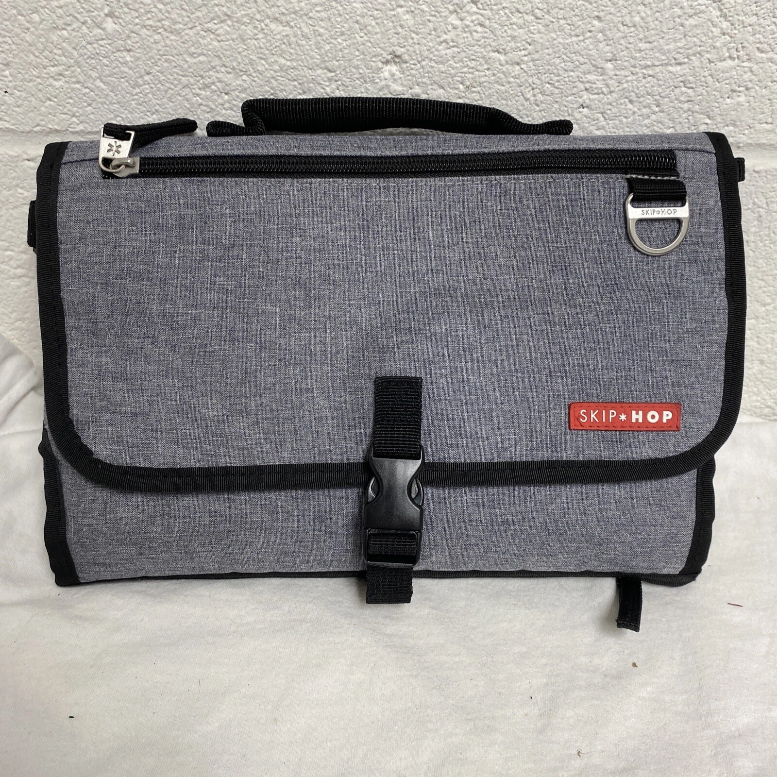 Skip Hop Pronto Baby Portable Changing Station & Diaper Changing Pad Gray Clutch