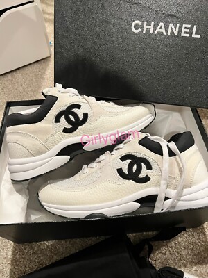 美品CHANEL ホワイト クラシックスニーカー　35 Chanel Sneakers White Leather With Coco Mark Size 36 US