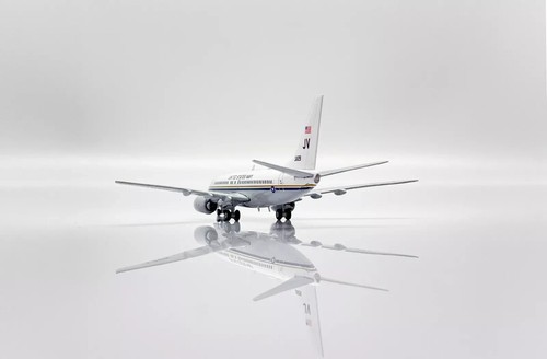 US Navy C-40A Reg: 165829 Scale 1:400 Diecast Models JC Wings XX40075 - Picture 8 of 12