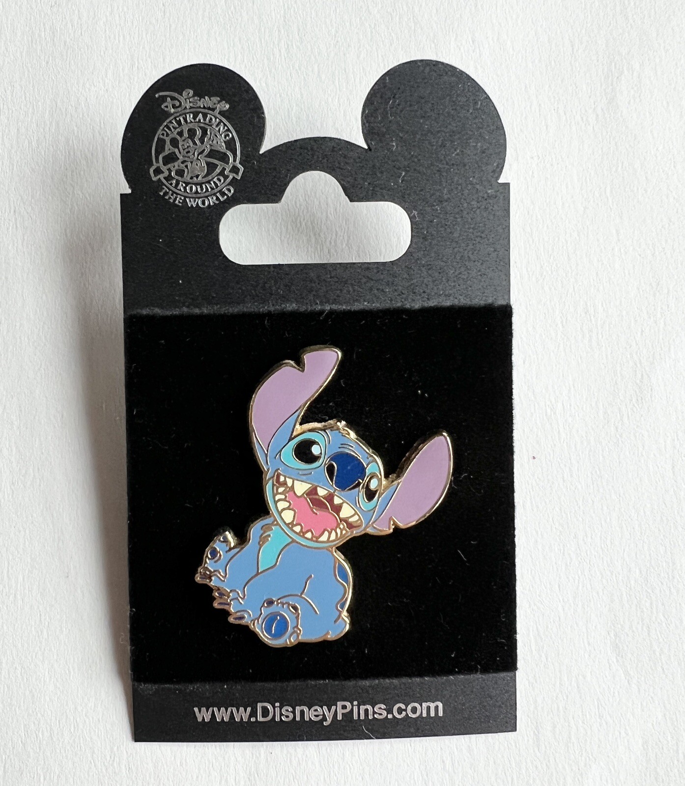 NOS Disney Trading Pin Stitch Sitting Smiling Laughing Lilo & Stitch